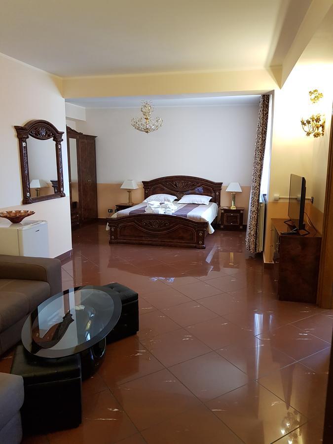 Liberty Rooms Fagaras Exterior photo