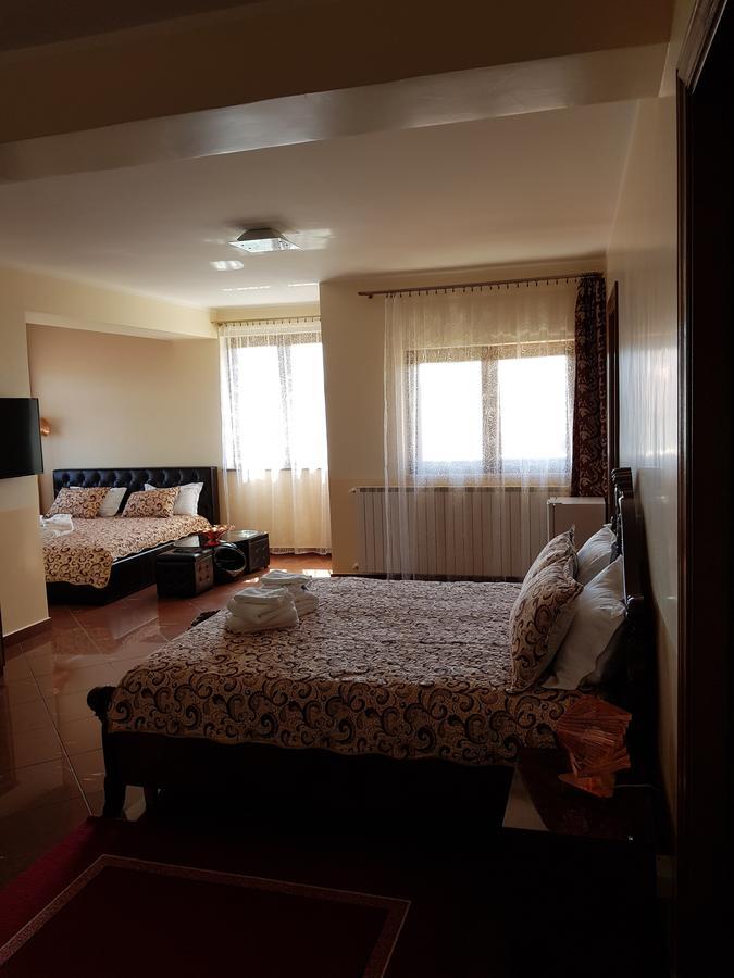 Liberty Rooms Fagaras Exterior photo